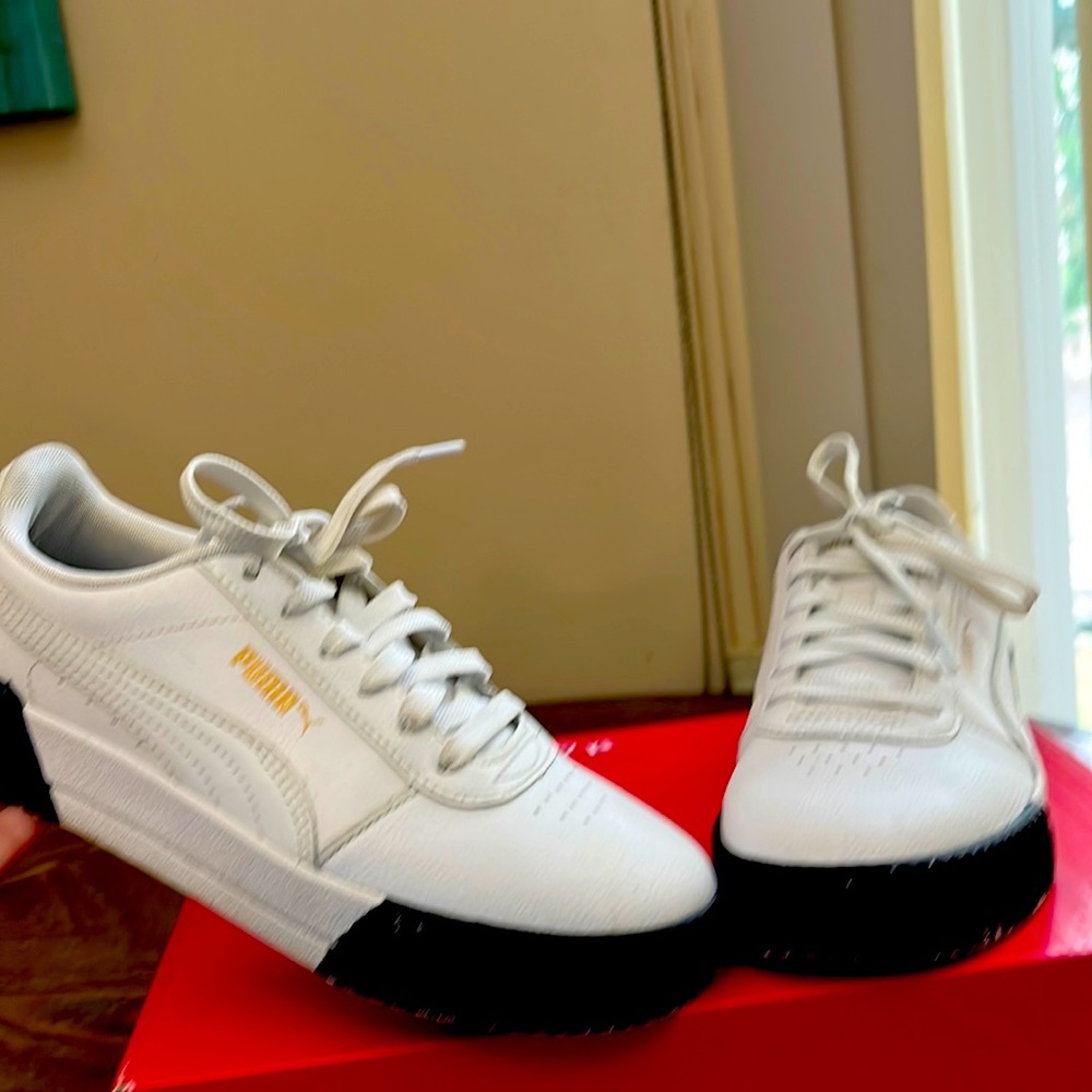 Selling white PUMA sneakers